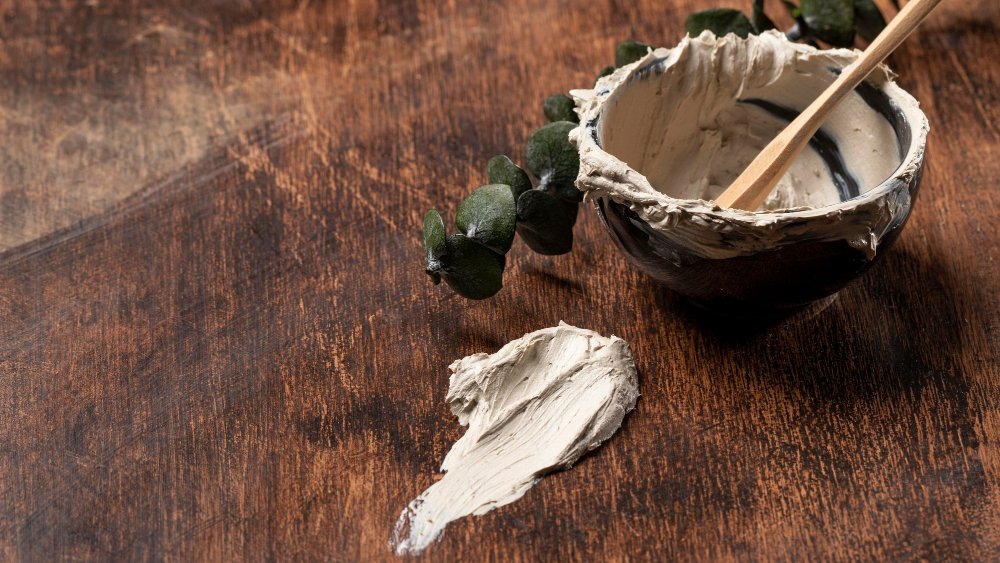 Does bentonite clay help with seborrheic dermatitis?