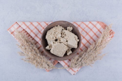 Is bentonite clay a binder?